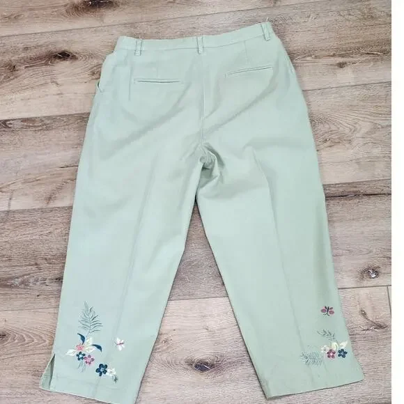 CJ Banks Sage Green Floral Embroidered Wide leg Capri/Ankle Pants Women's Size 4 - Picture 5 of 13